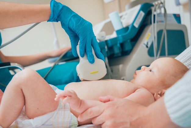 Обработка пупка новорожденного перекисью водорода - шаг за шагом: инструкция и рекомендации